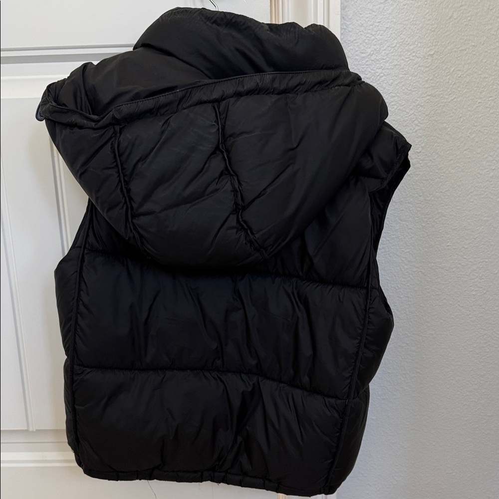 Zara Women’s Black Puffer Vest - Picture 2 of 5